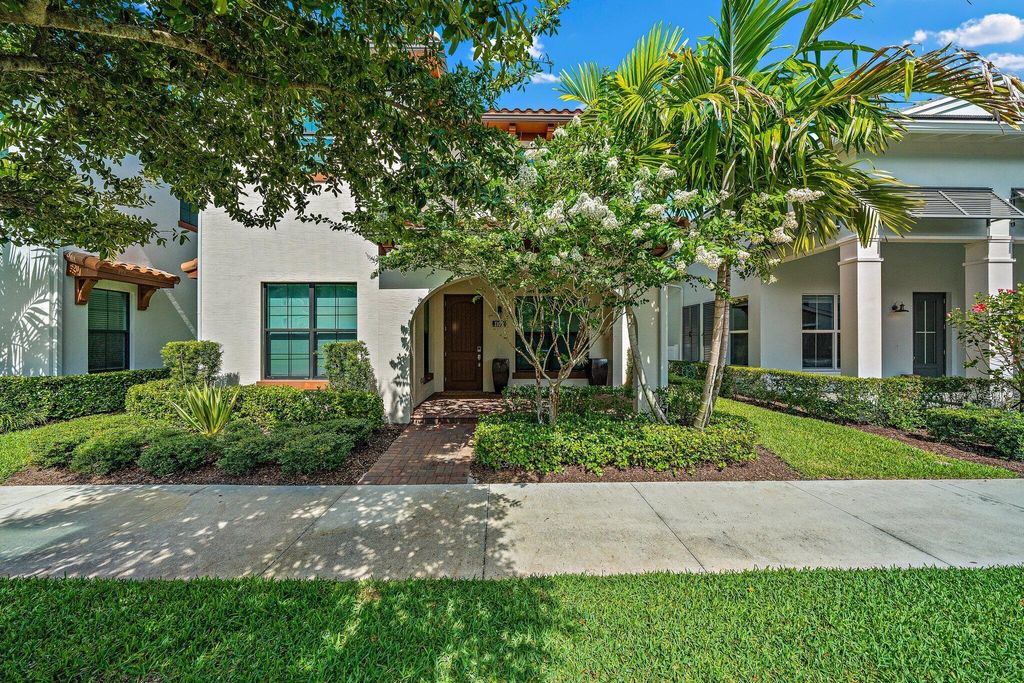 Photo of 1109 Faulkner Terrace, Palm Beach Gardens, FL 33418 (MLS # R10943772)