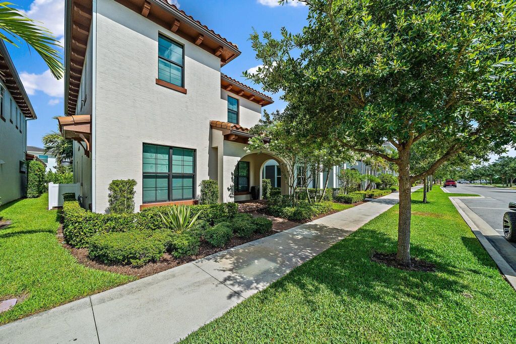 Photo of 1109 Faulkner Terrace, Palm Beach Gardens, FL 33418 (MLS # R10943772)