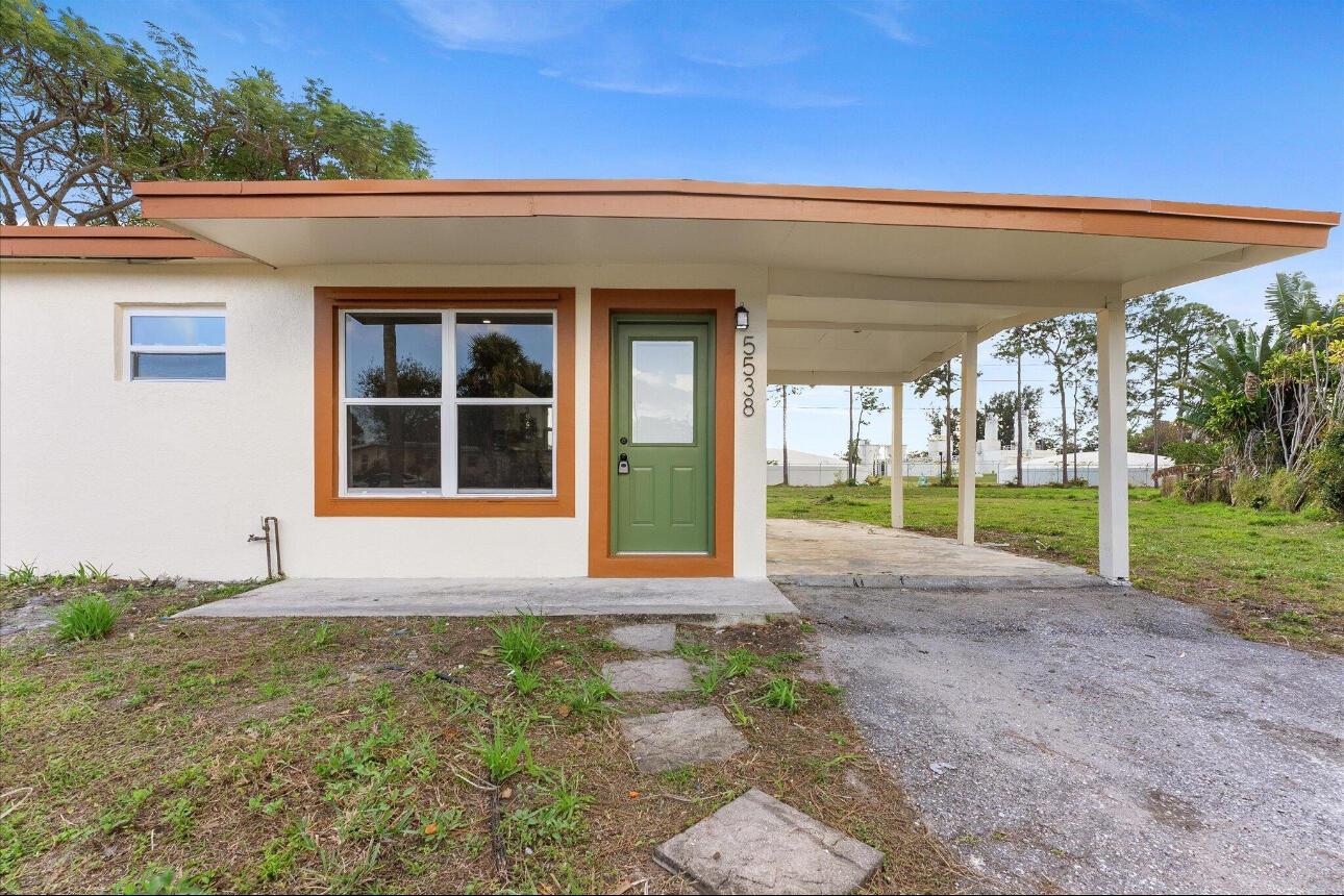 Beautiful Fully renovated single family home. Move in ready. Huge Cul-de-sac (.25 acre) lot. Huge front and backyard. Brand new stainless steel appliances. Washer and dryer hookup. Brand New Central AC. Come take a look today and make this home yours.