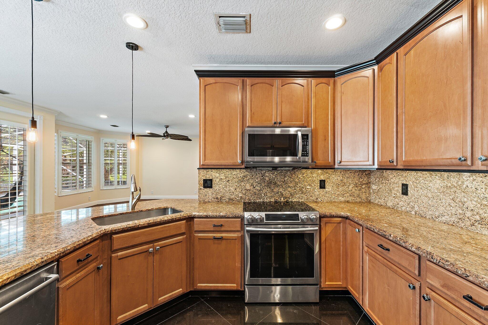 HARBOUR POINTE - Residential