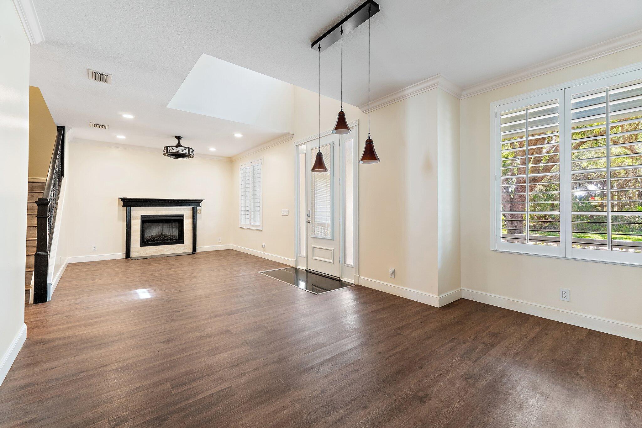 HARBOUR POINTE - Residential