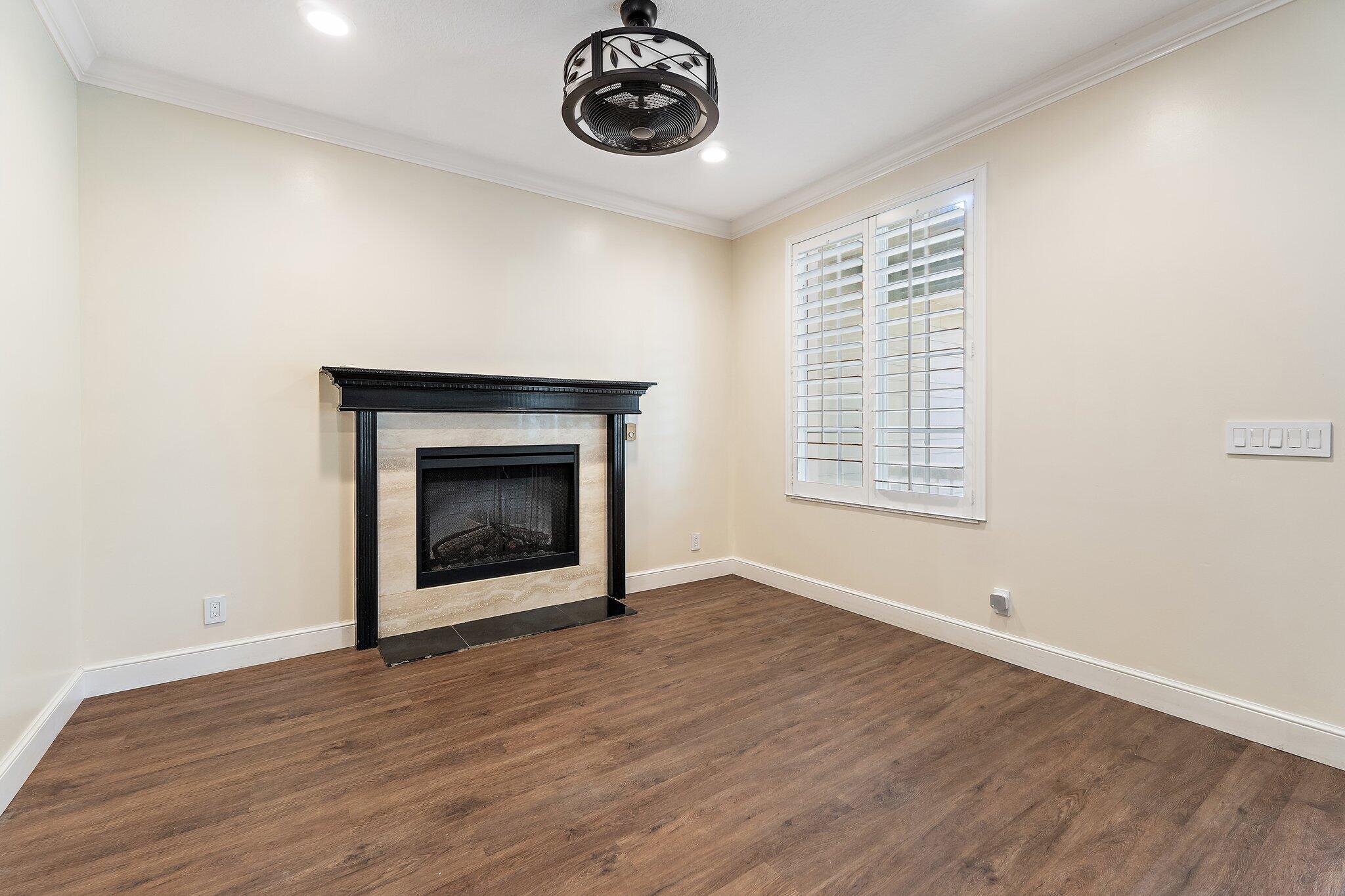 HARBOUR POINTE - Residential
