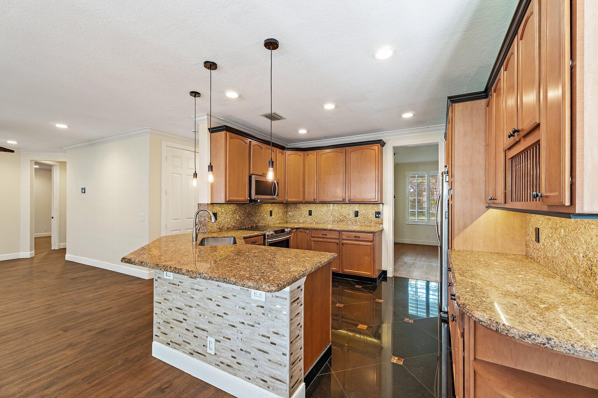 HARBOUR POINTE - Residential