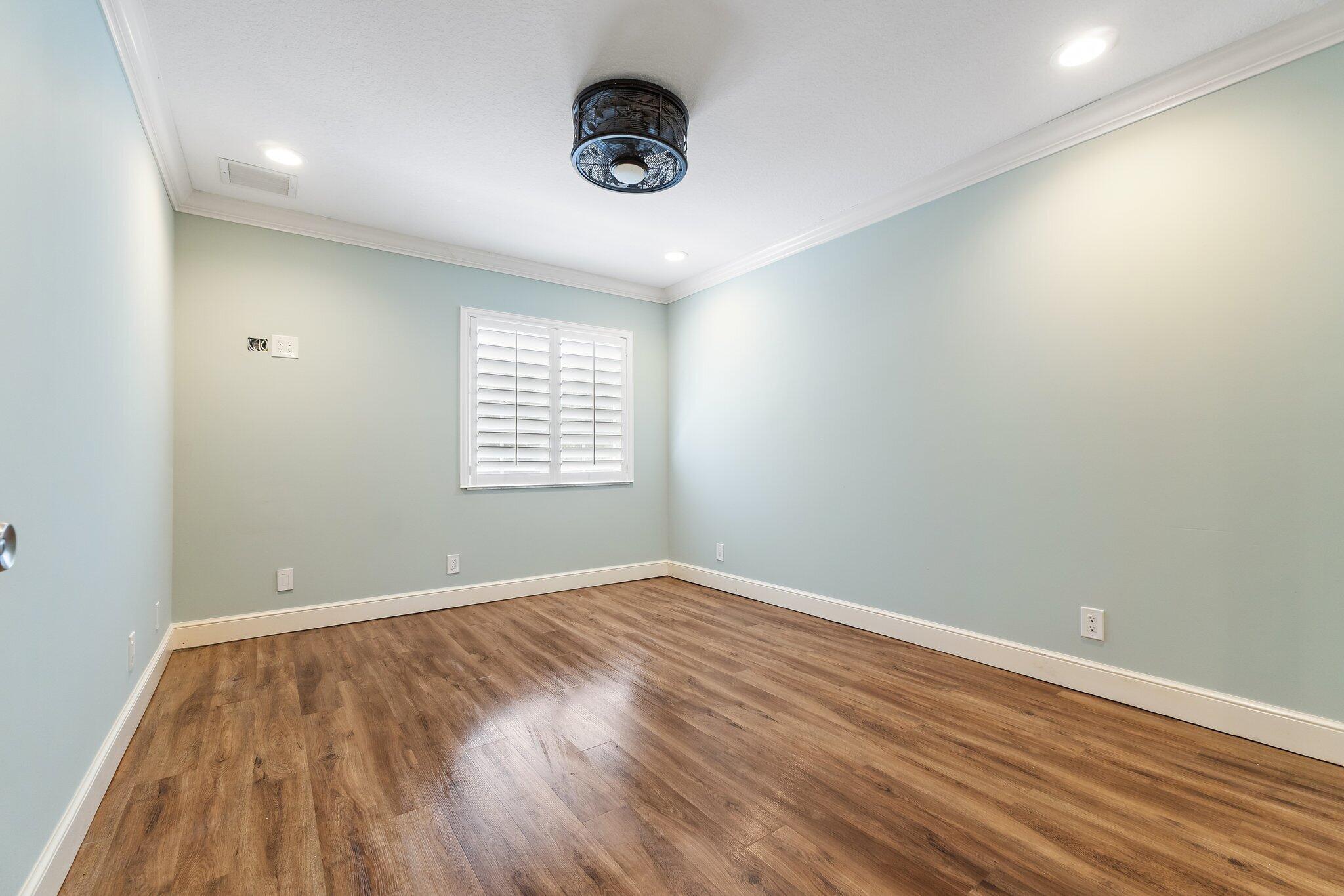 HARBOUR POINTE - Residential