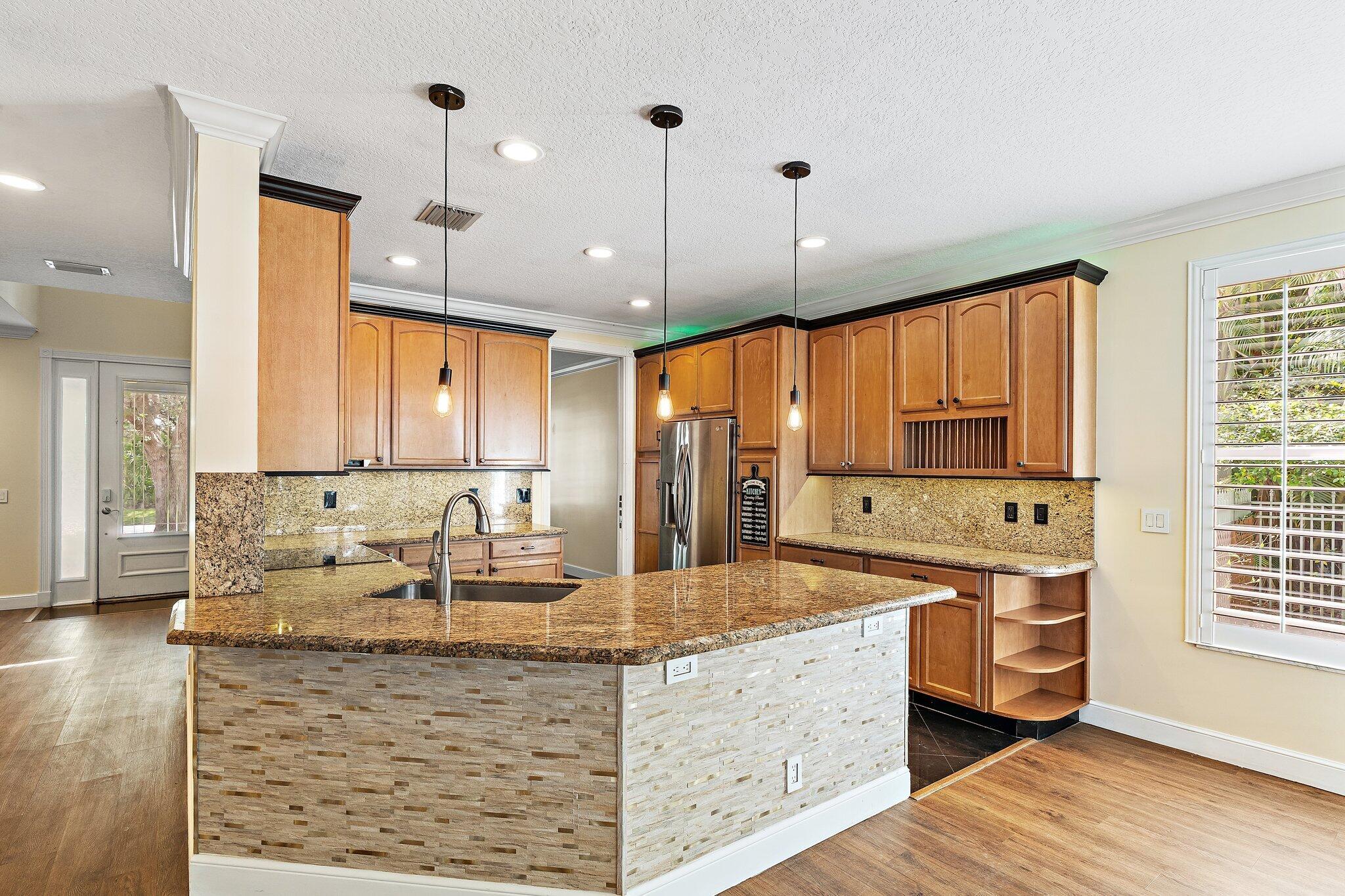 HARBOUR POINTE - Residential
