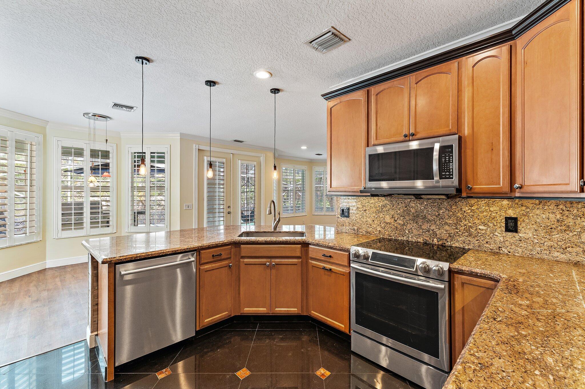 HARBOUR POINTE - Residential