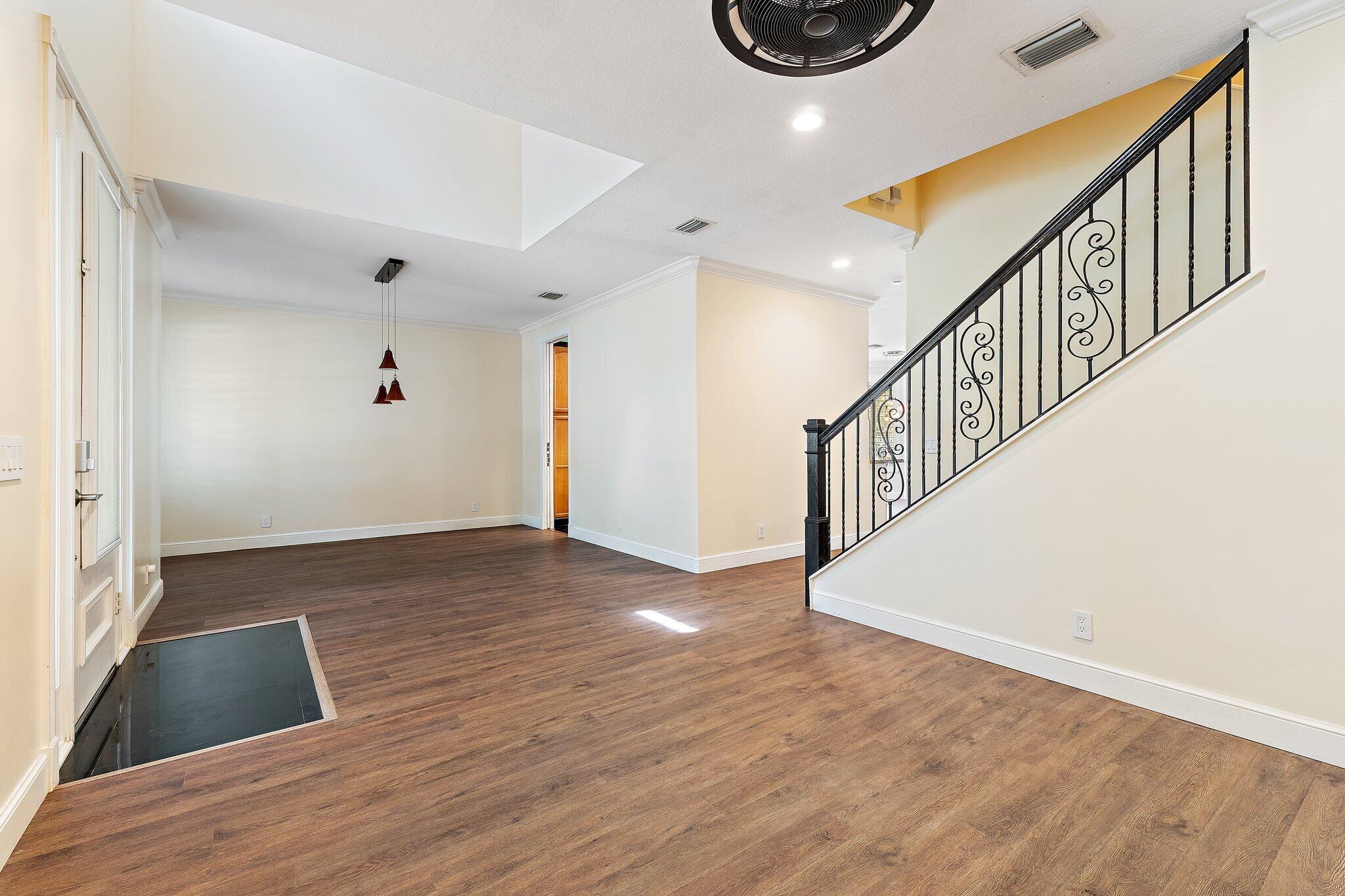 HARBOUR POINTE - Residential