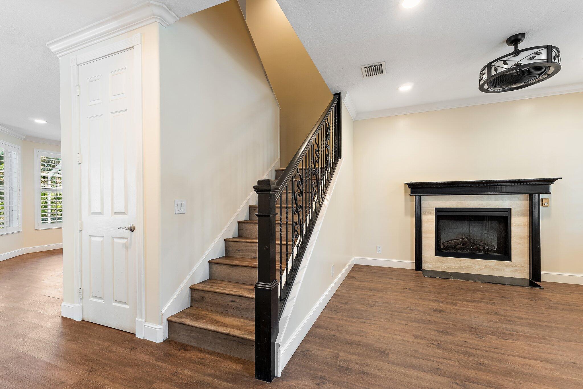 HARBOUR POINTE - Residential