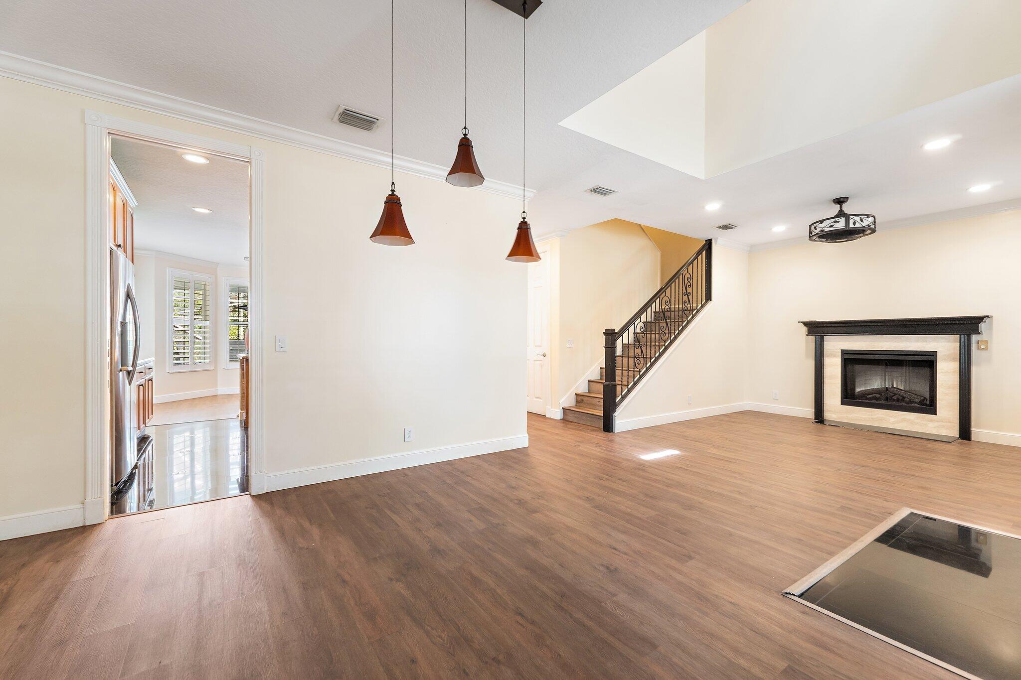 HARBOUR POINTE - Residential