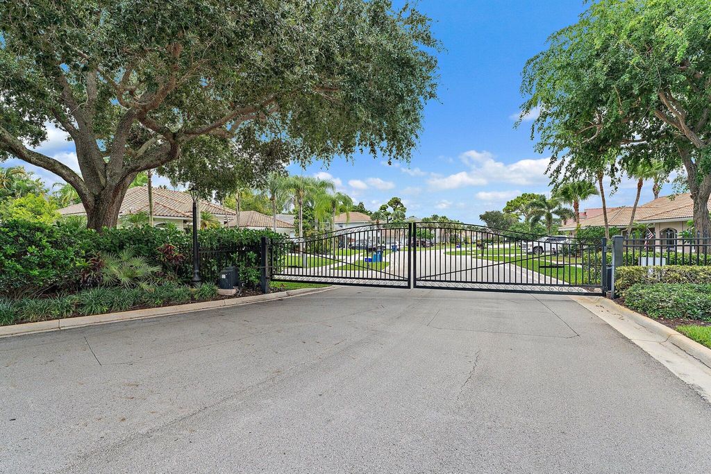 Photo of 219 Shorewood Way, Jupiter, FL 33458 (MLS # R11007380)