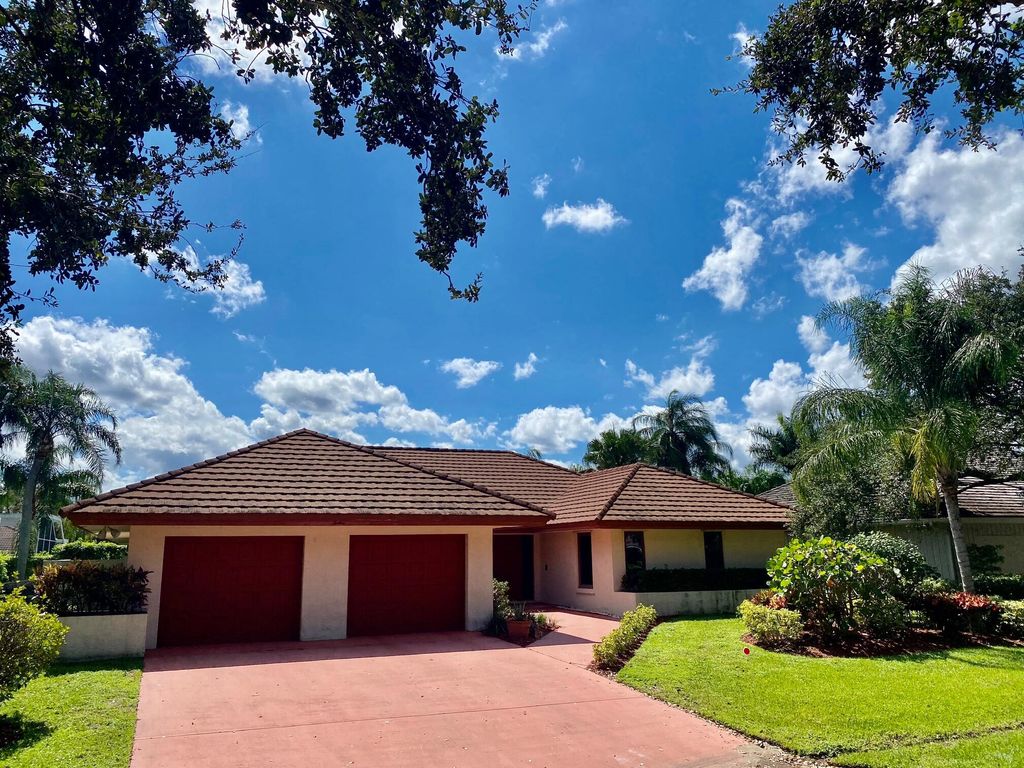 Photo of 12 Kintyre Road, Palm Beach Gardens, FL 33418 (MLS # R10909077)