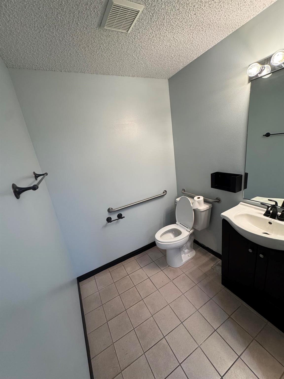SOUTH PORT ST LUCIE-UNIT - Commercial Lease