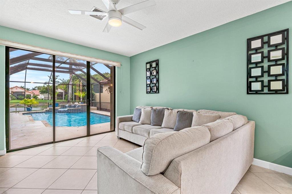 LEXINGTON LAKES - Residential