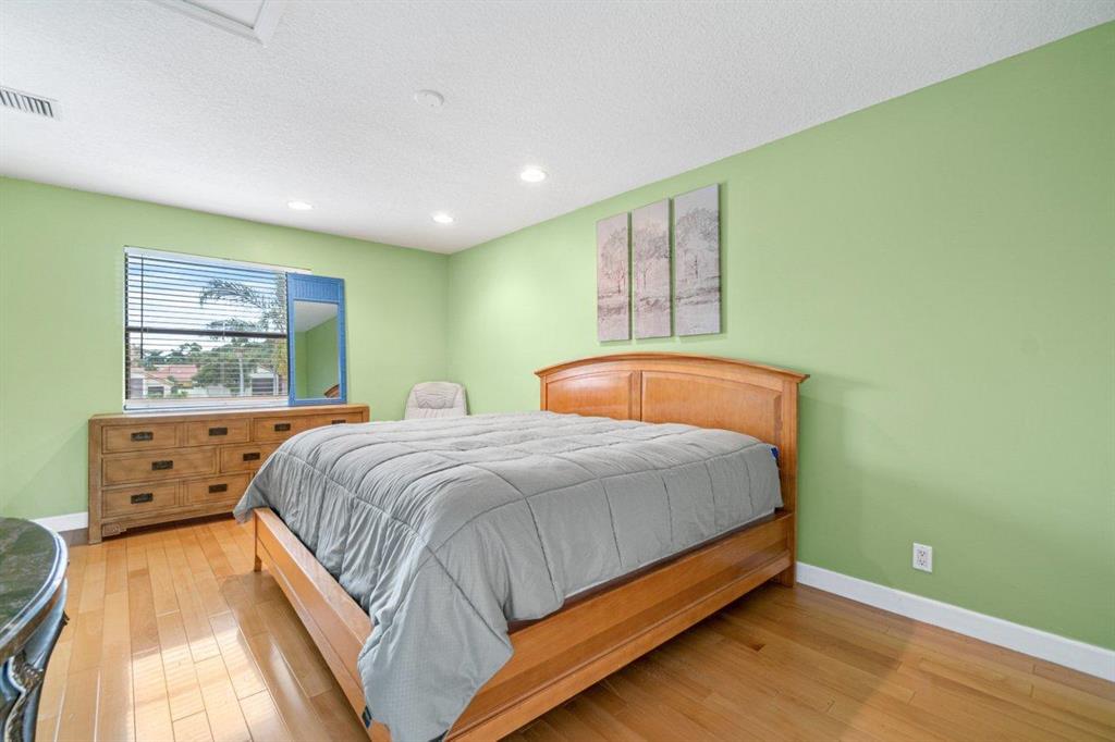 LEXINGTON LAKES - Residential