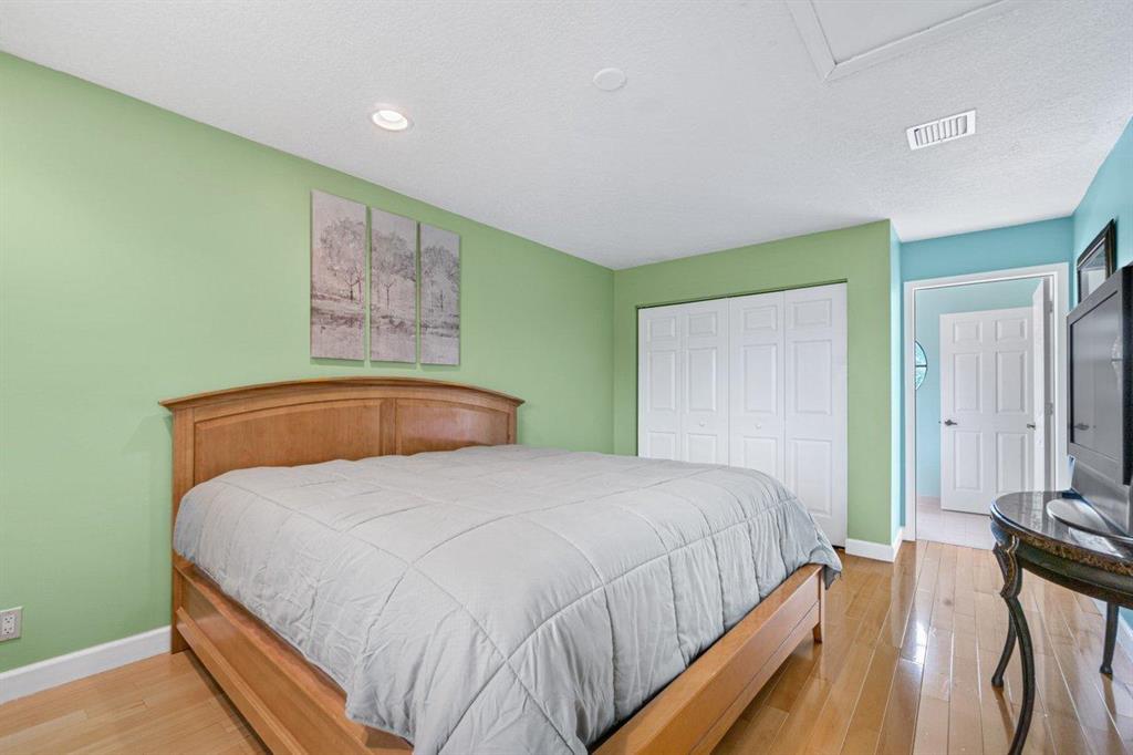 LEXINGTON LAKES - Residential