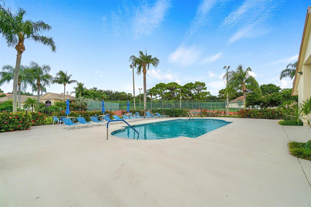 LEXINGTON LAKES - Residential