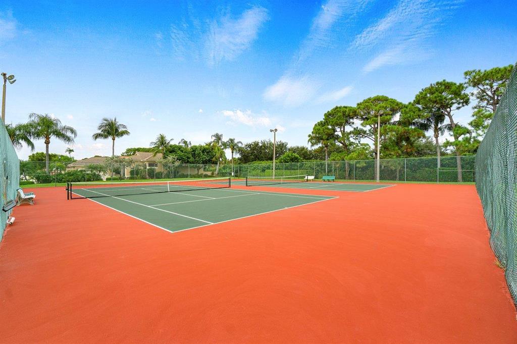 LEXINGTON LAKES - Residential