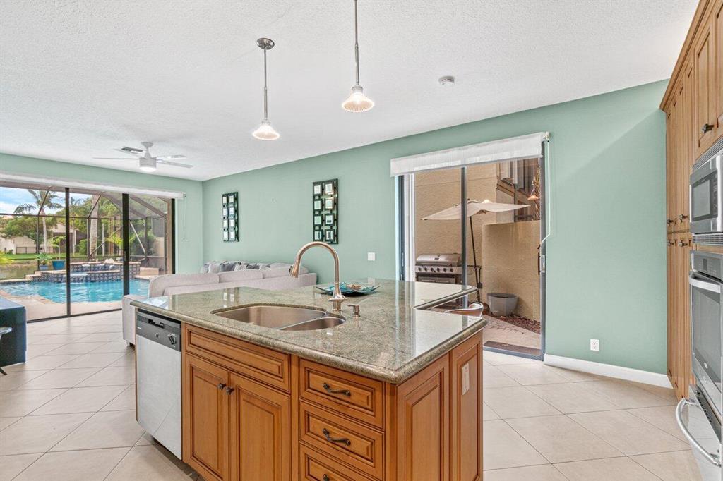 LEXINGTON LAKES - Residential