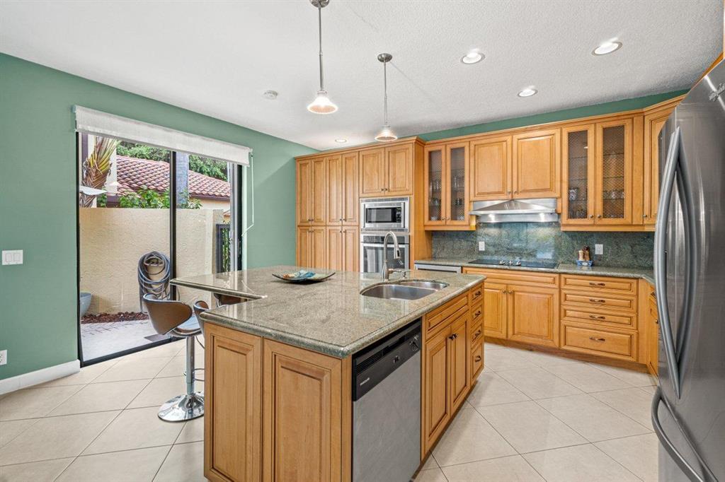 LEXINGTON LAKES - Residential