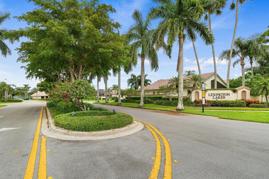 LEXINGTON LAKES - Residential