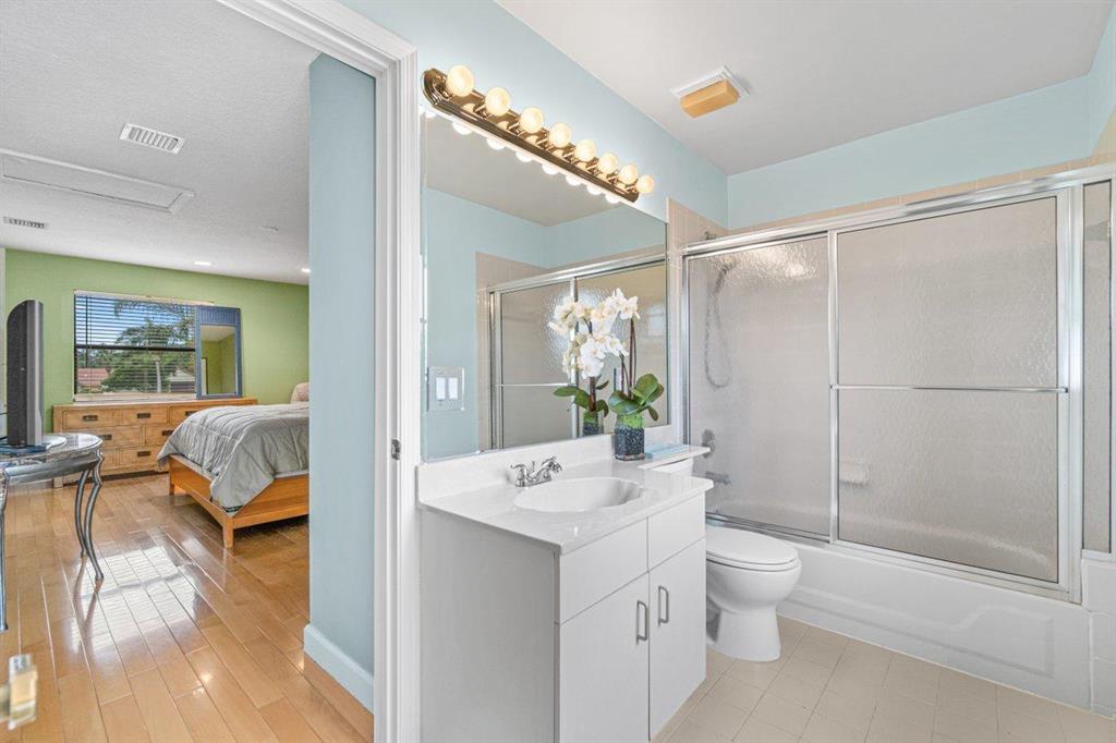 LEXINGTON LAKES - Residential