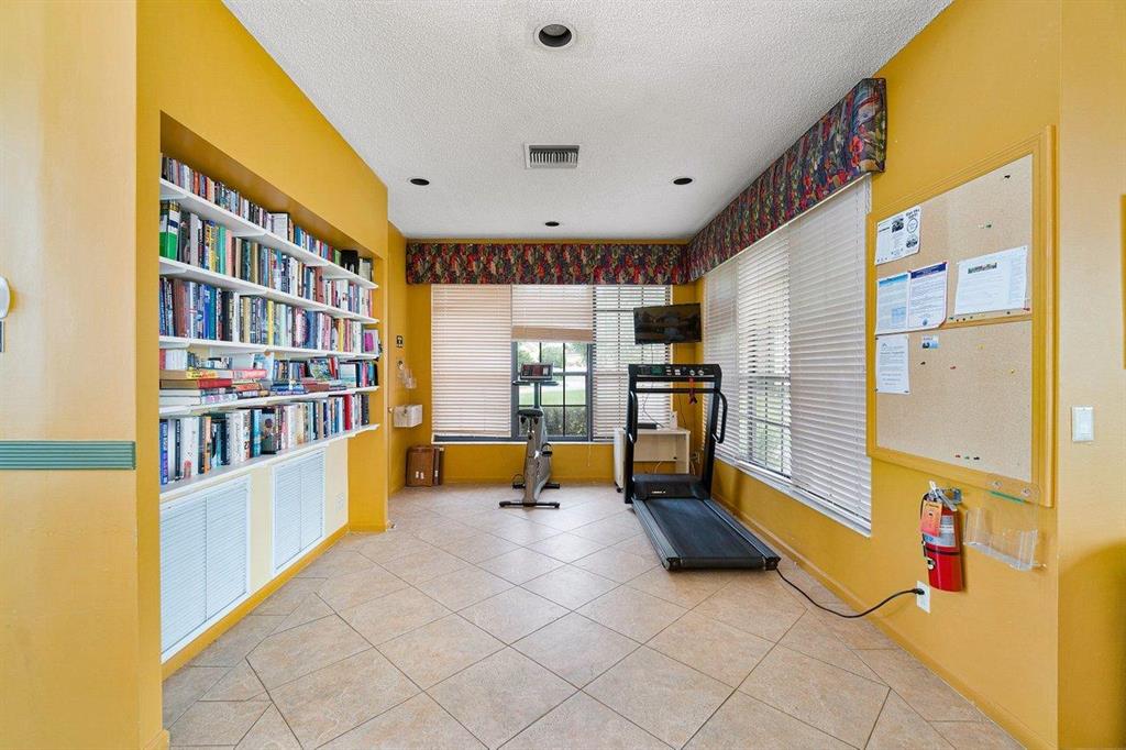 LEXINGTON LAKES - Residential