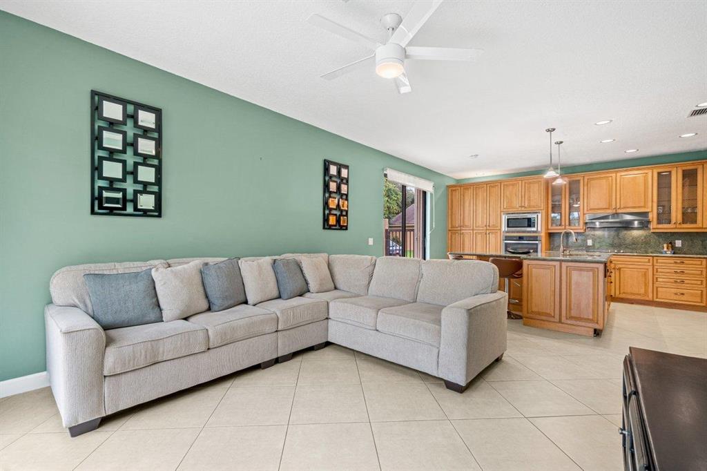 LEXINGTON LAKES - Residential