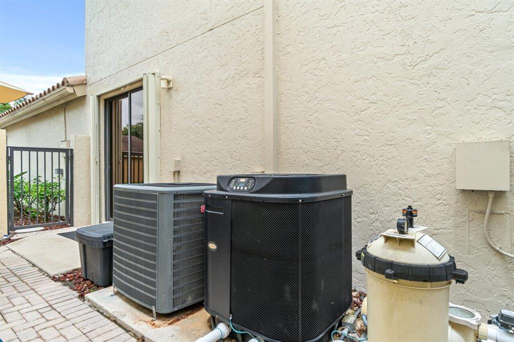 LEXINGTON LAKES - Residential