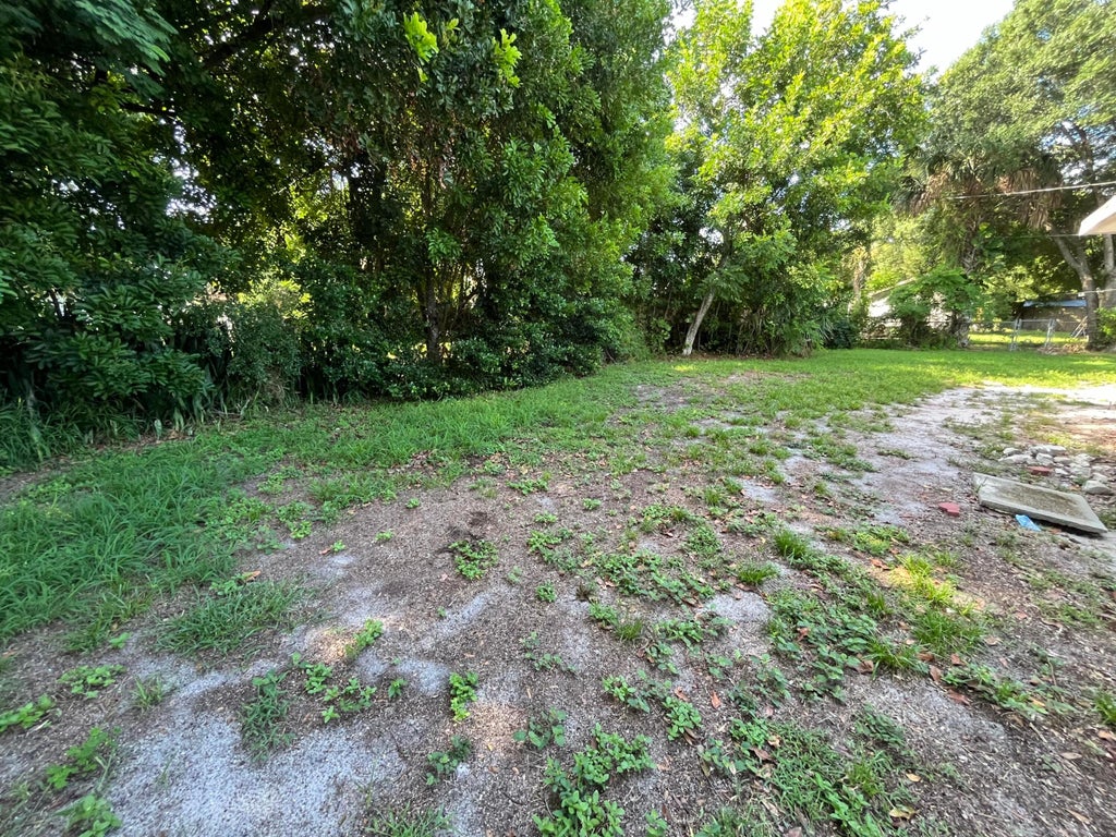 Photo of 1010 S 7th Street, Fort Pierce, FL 34950 (MLS # R11019325)