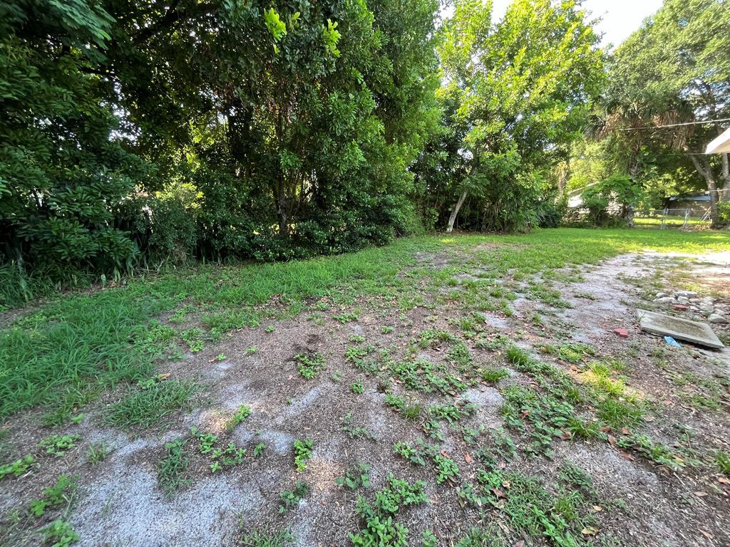 Photo of 1010 S 7th Street, Fort Pierce, FL 34950 (MLS # R11019325)