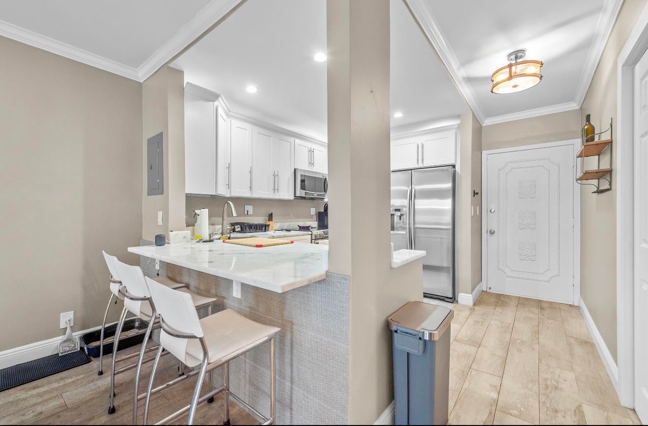 900 SW 12th Street 206