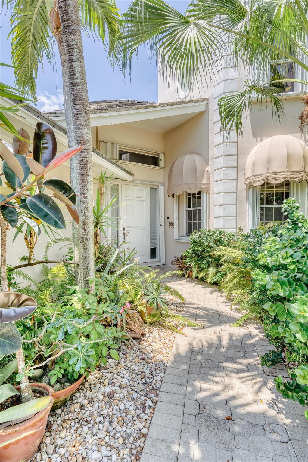 7725 Travelers Tree Dr