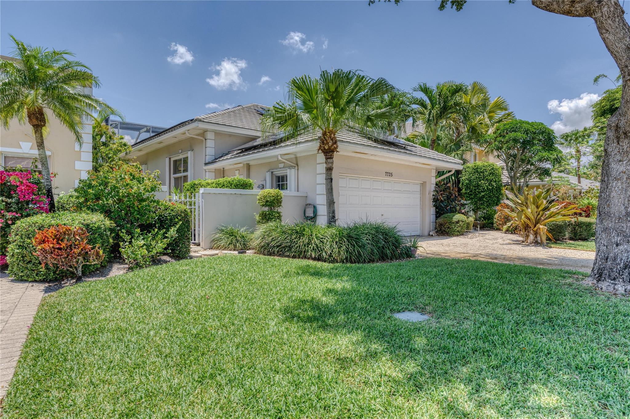 7725 Travelers Tree Dr