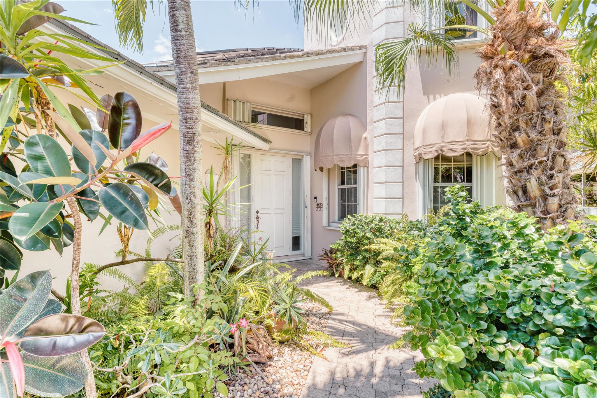 7725 Travelers Tree Dr