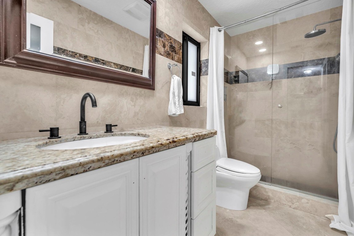 Jonel Terrace 3 90-40 B - Residential