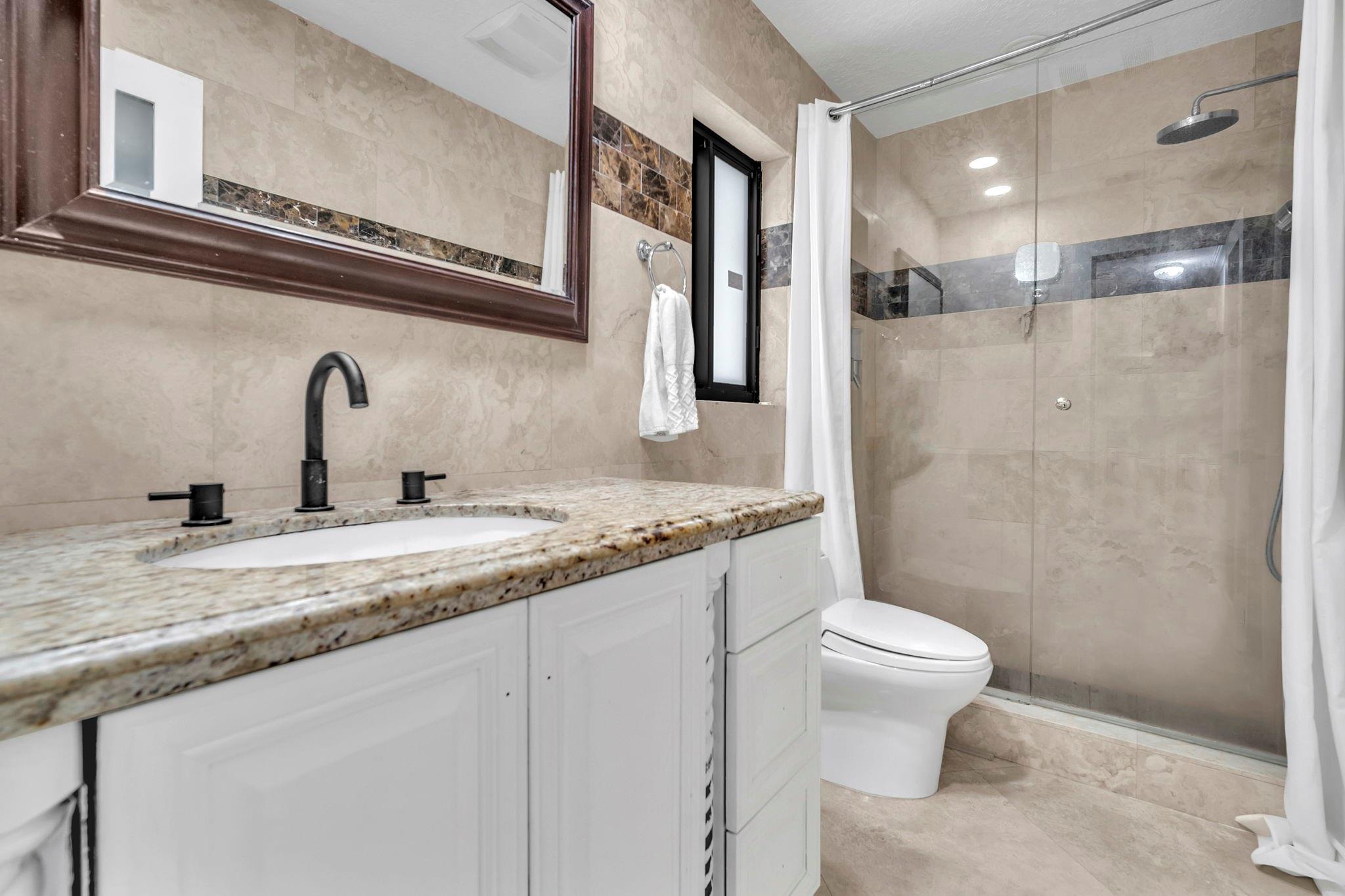 Jonel Terrace 3 90-40 B - Residential