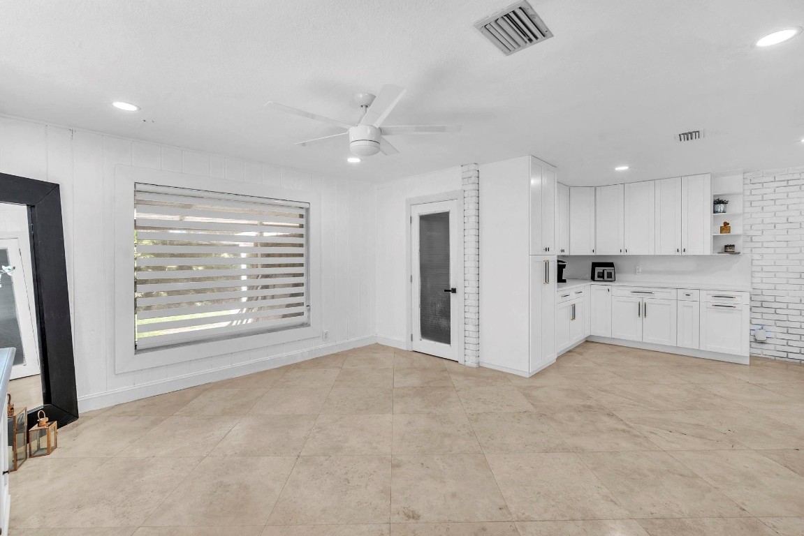 Jonel Terrace 3 90-40 B - Residential