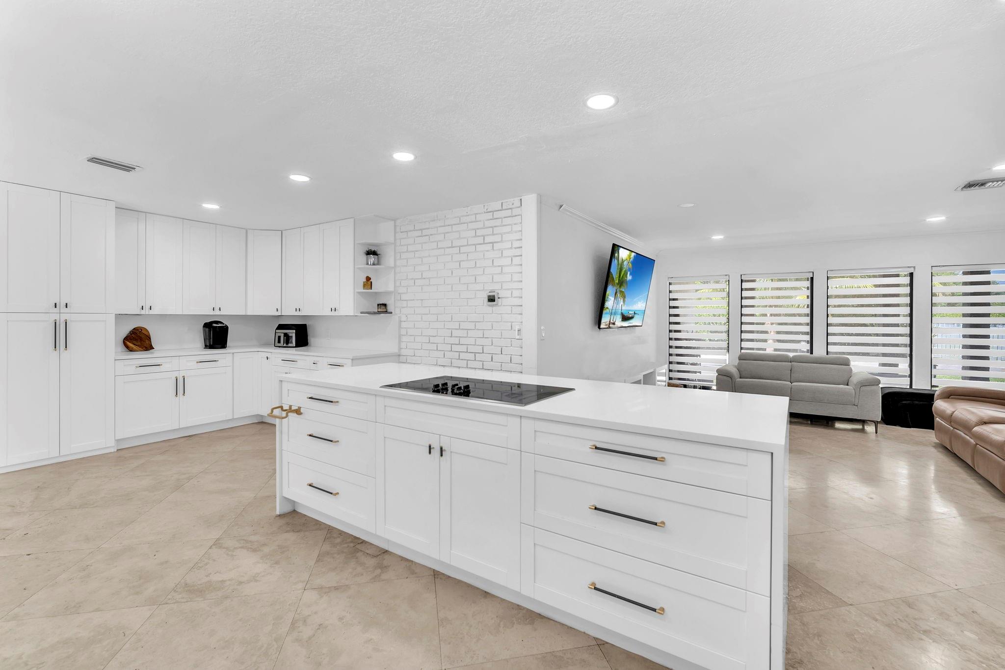 Jonel Terrace 3 90-40 B - Residential