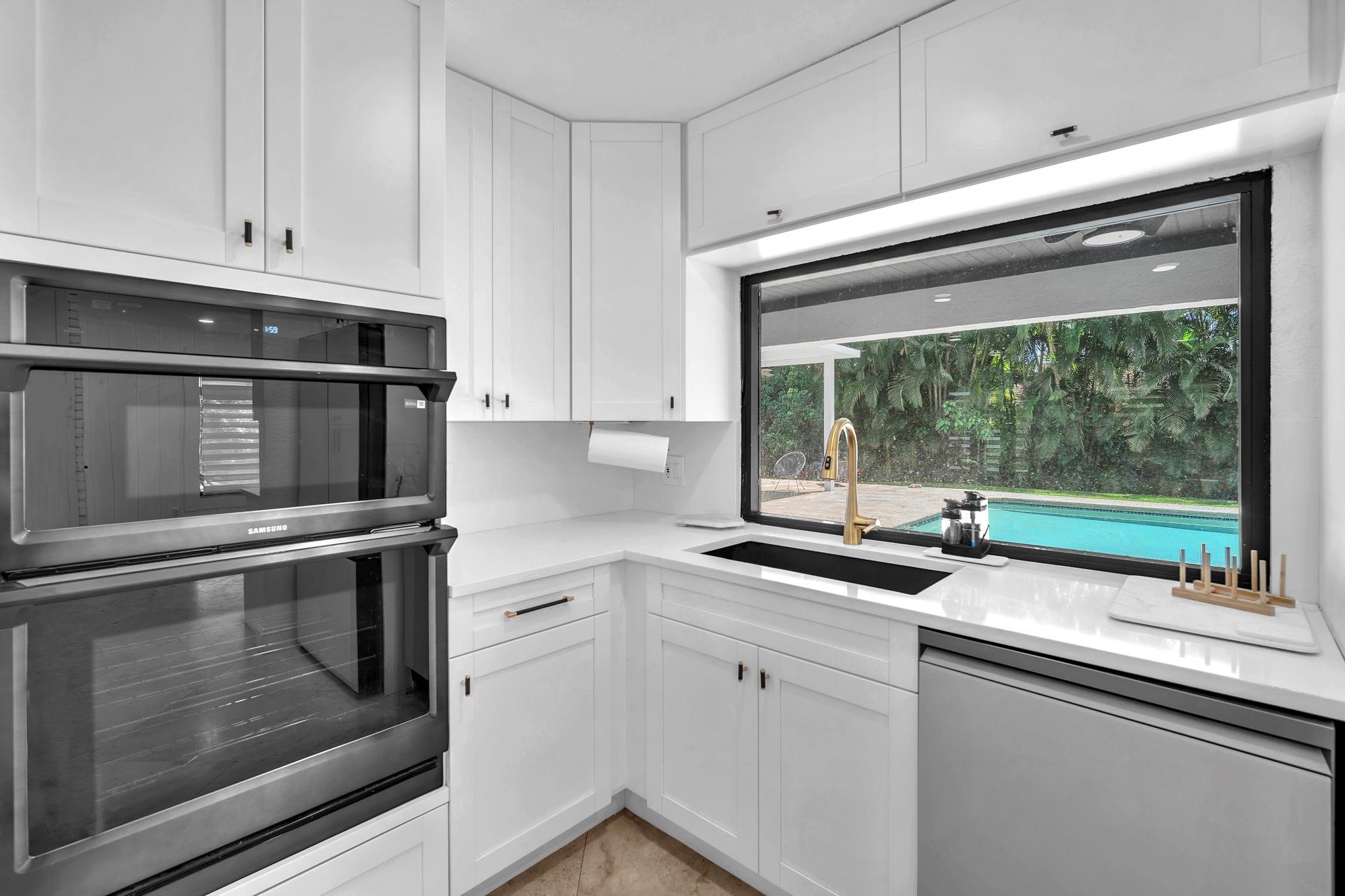 Jonel Terrace 3 90-40 B - Residential