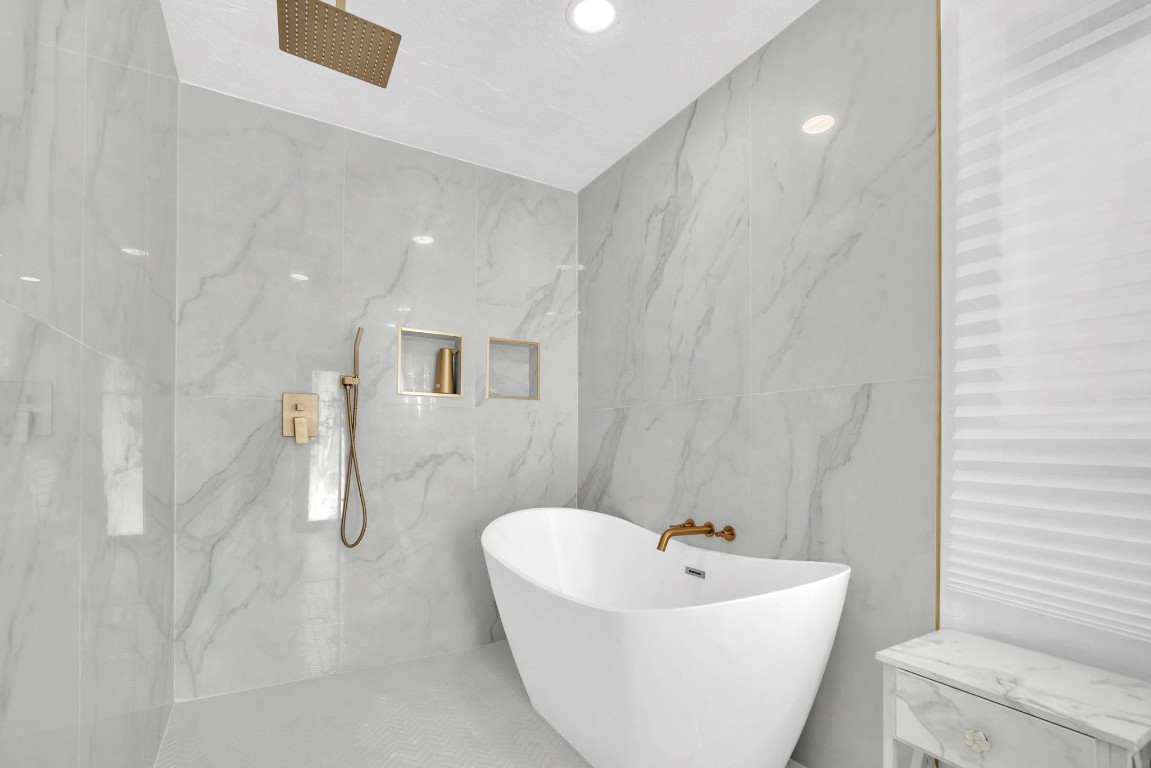 Jonel Terrace 3 90-40 B - Residential