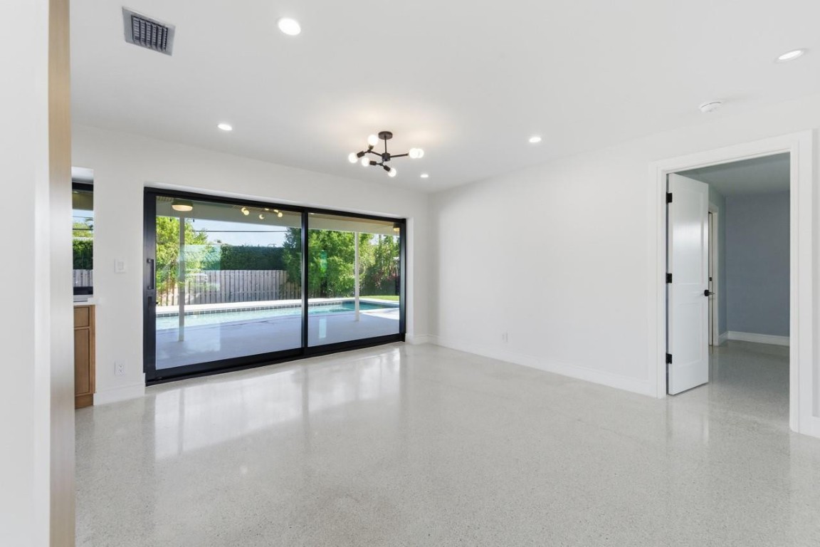 Lighthouse Point 6th Sec - Residential