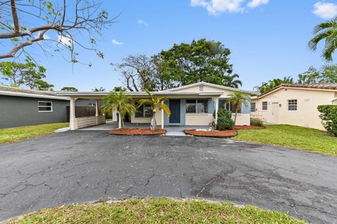 Photo of 1727 NE 37th Street, Oakland Park, FL 33334 (MLS # B26013795)