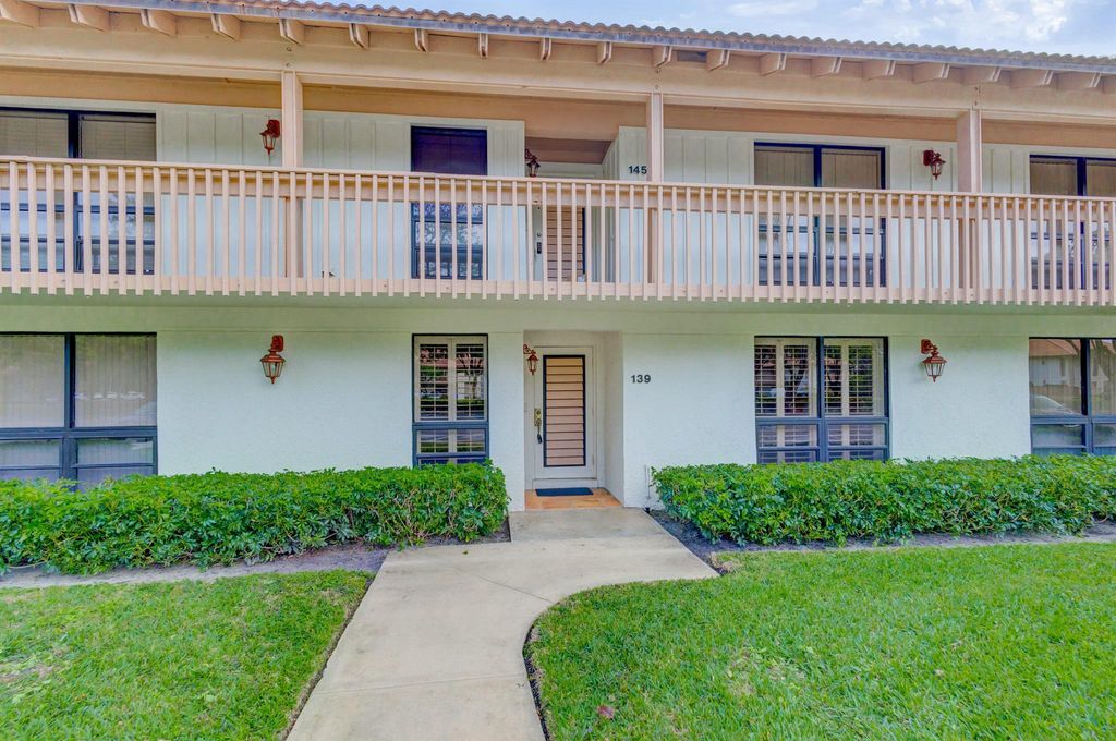Photo of 139 Brackenwood Road, Palm Beach Gardens, FL 33418 (MLS # R10965228)
