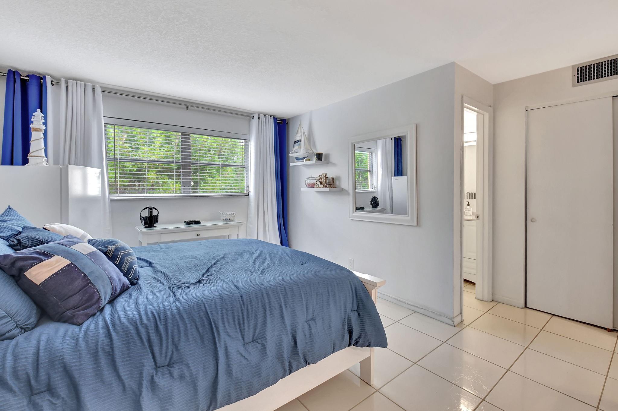 VILLAGE ROYALE GREENWOOD - Residential