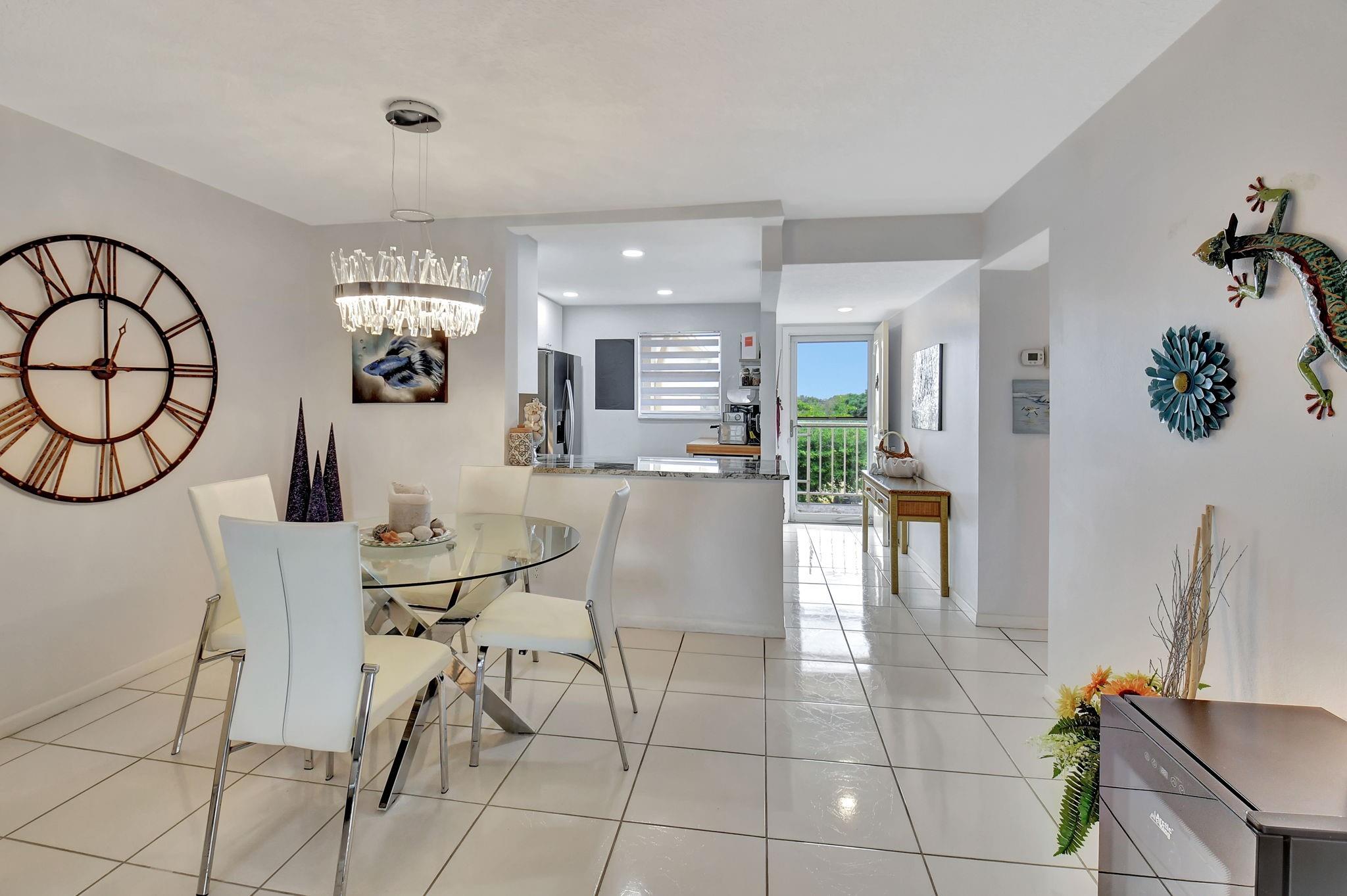 VILLAGE ROYALE GREENWOOD - Residential