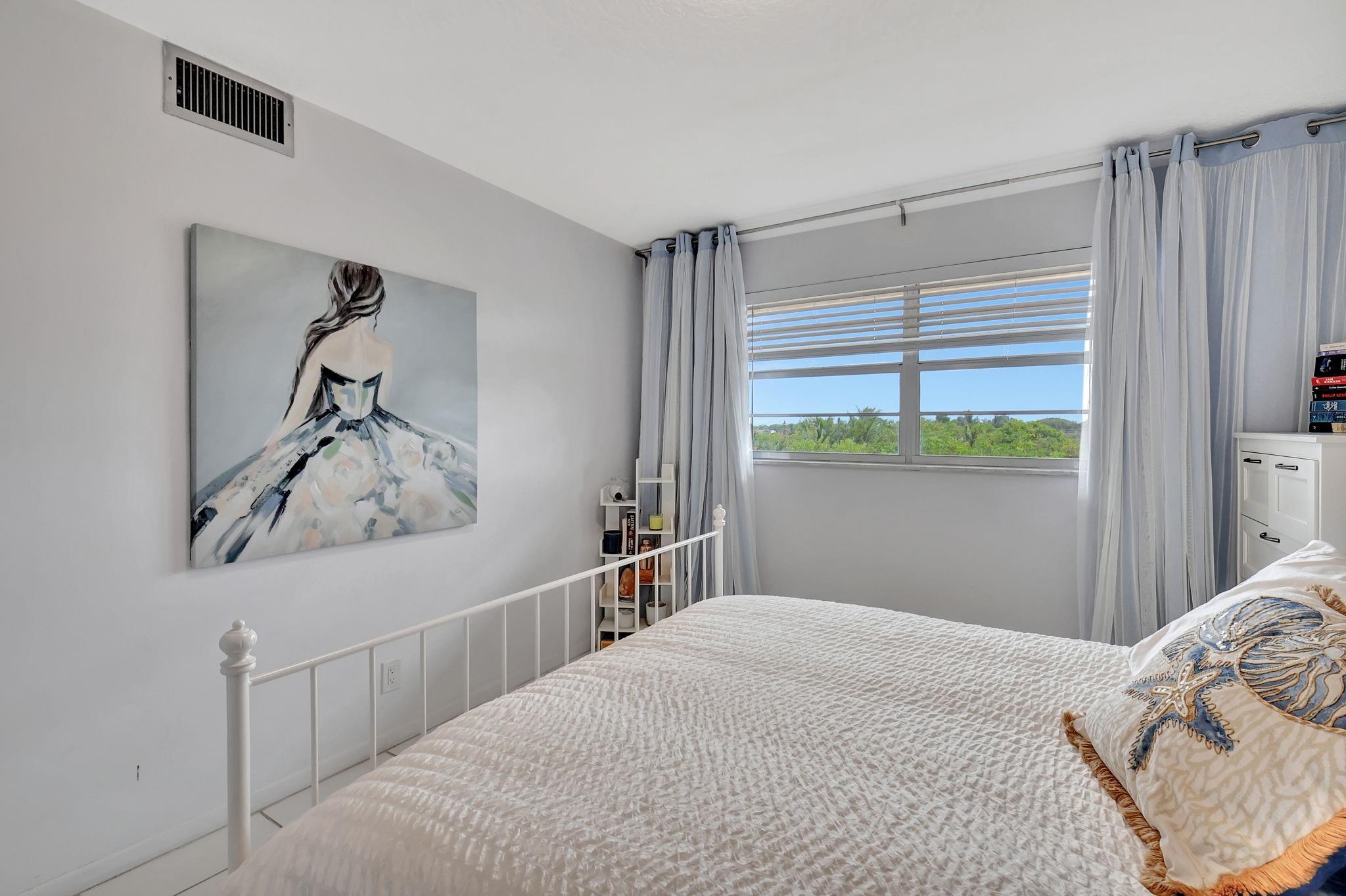 VILLAGE ROYALE GREENWOOD - Residential