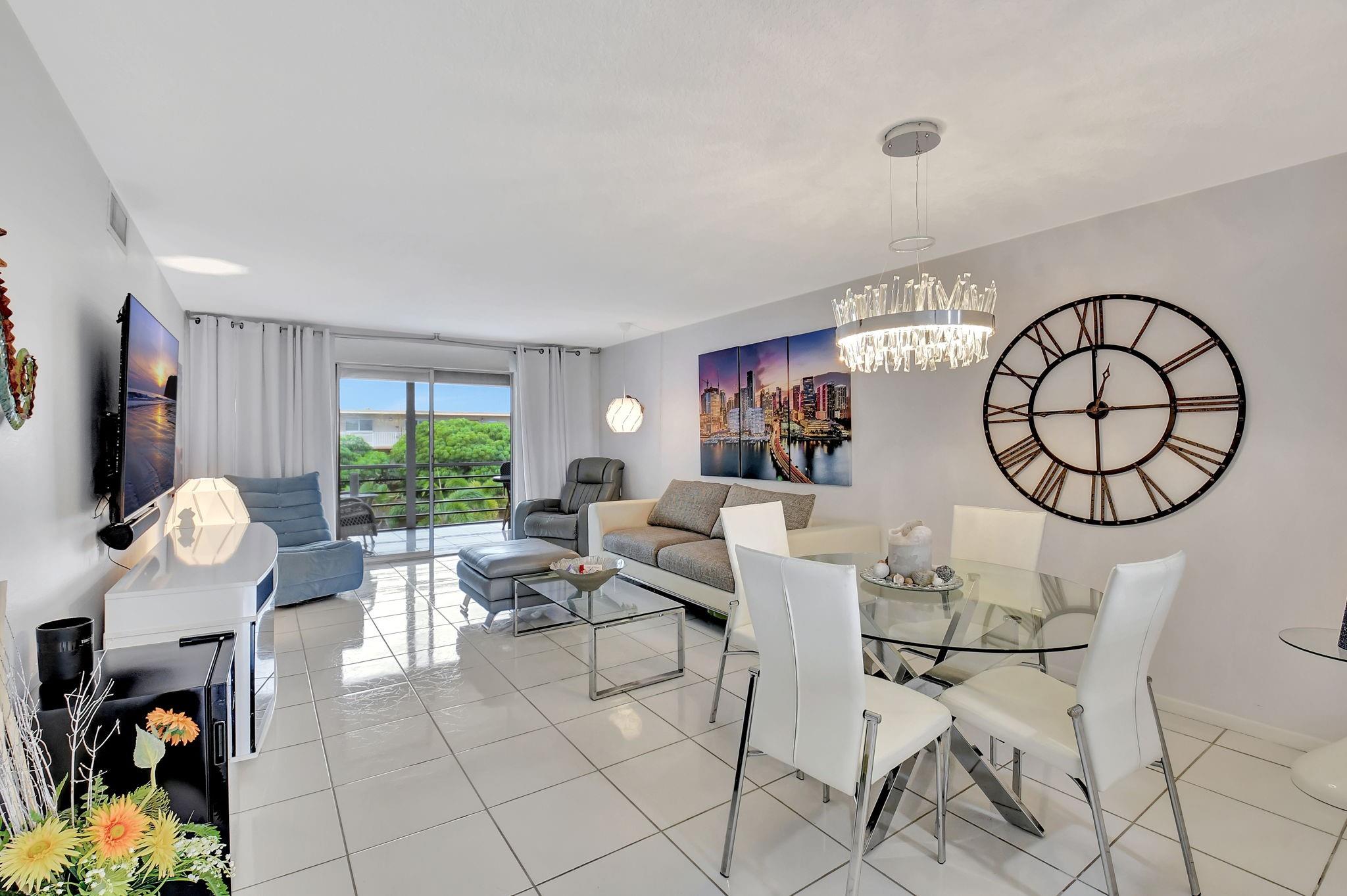 VILLAGE ROYALE GREENWOOD - Residential