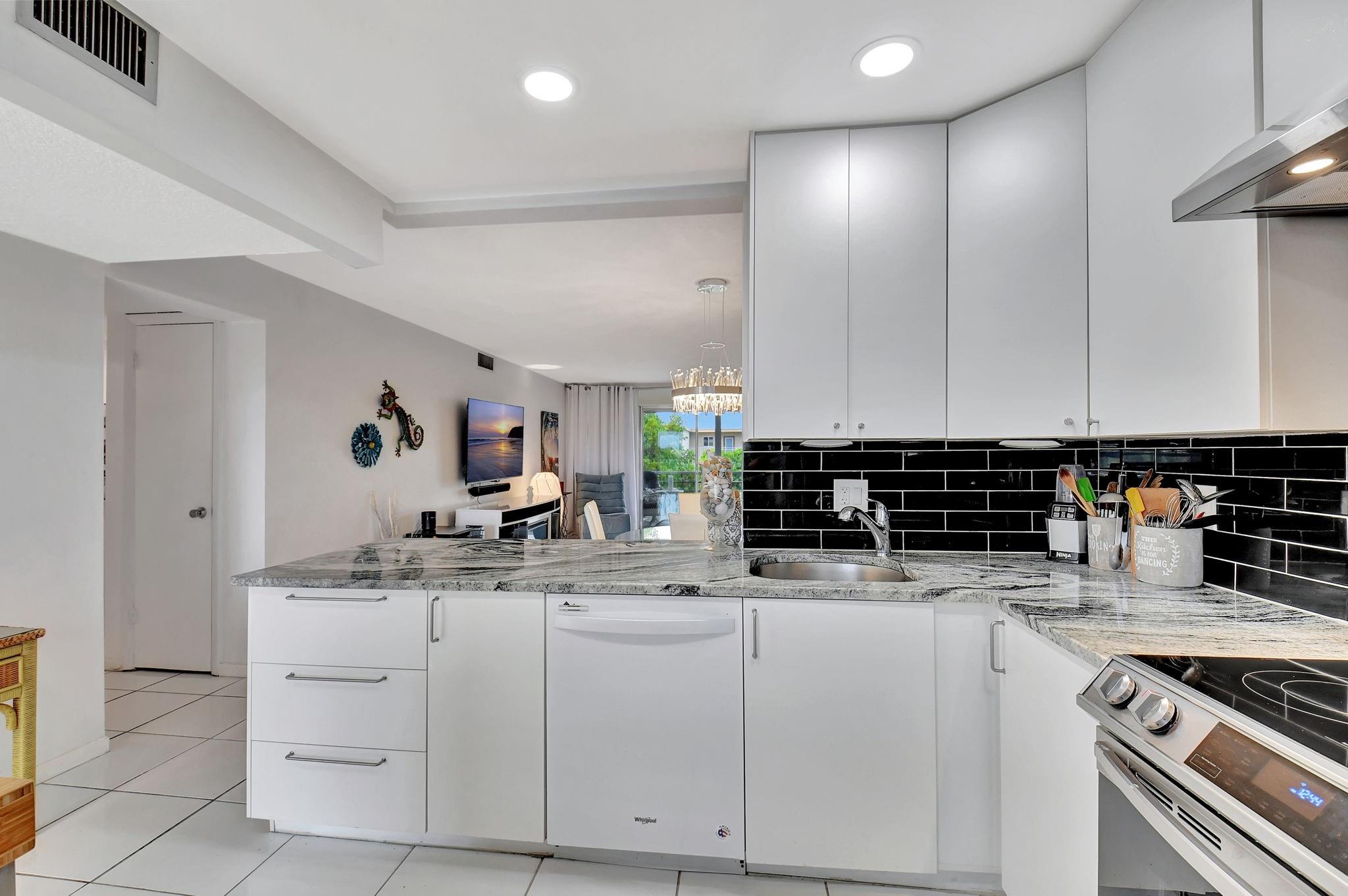 VILLAGE ROYALE GREENWOOD - Residential