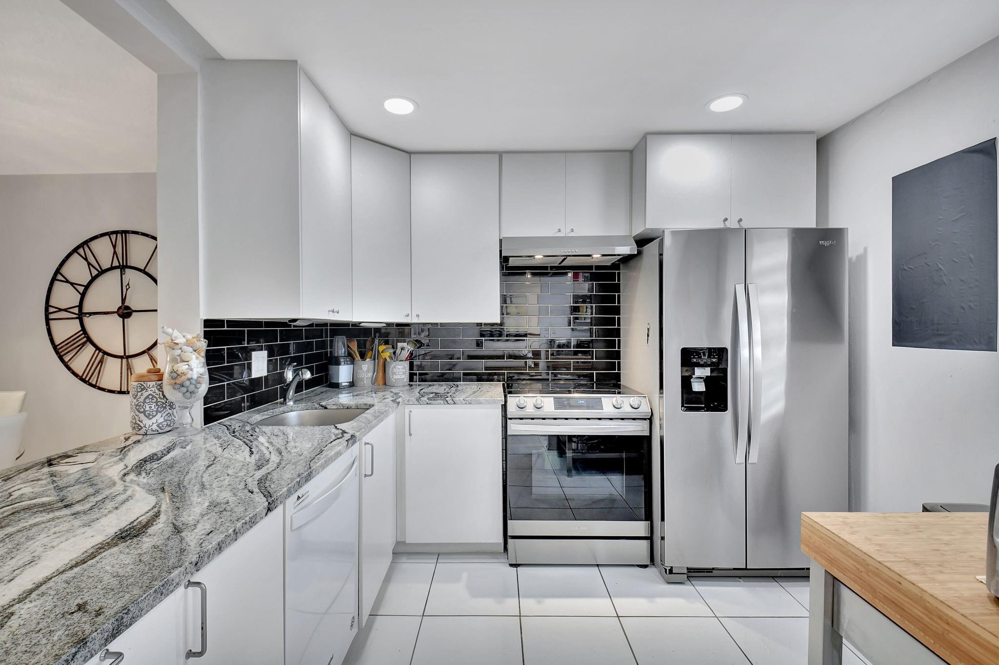 VILLAGE ROYALE GREENWOOD - Residential