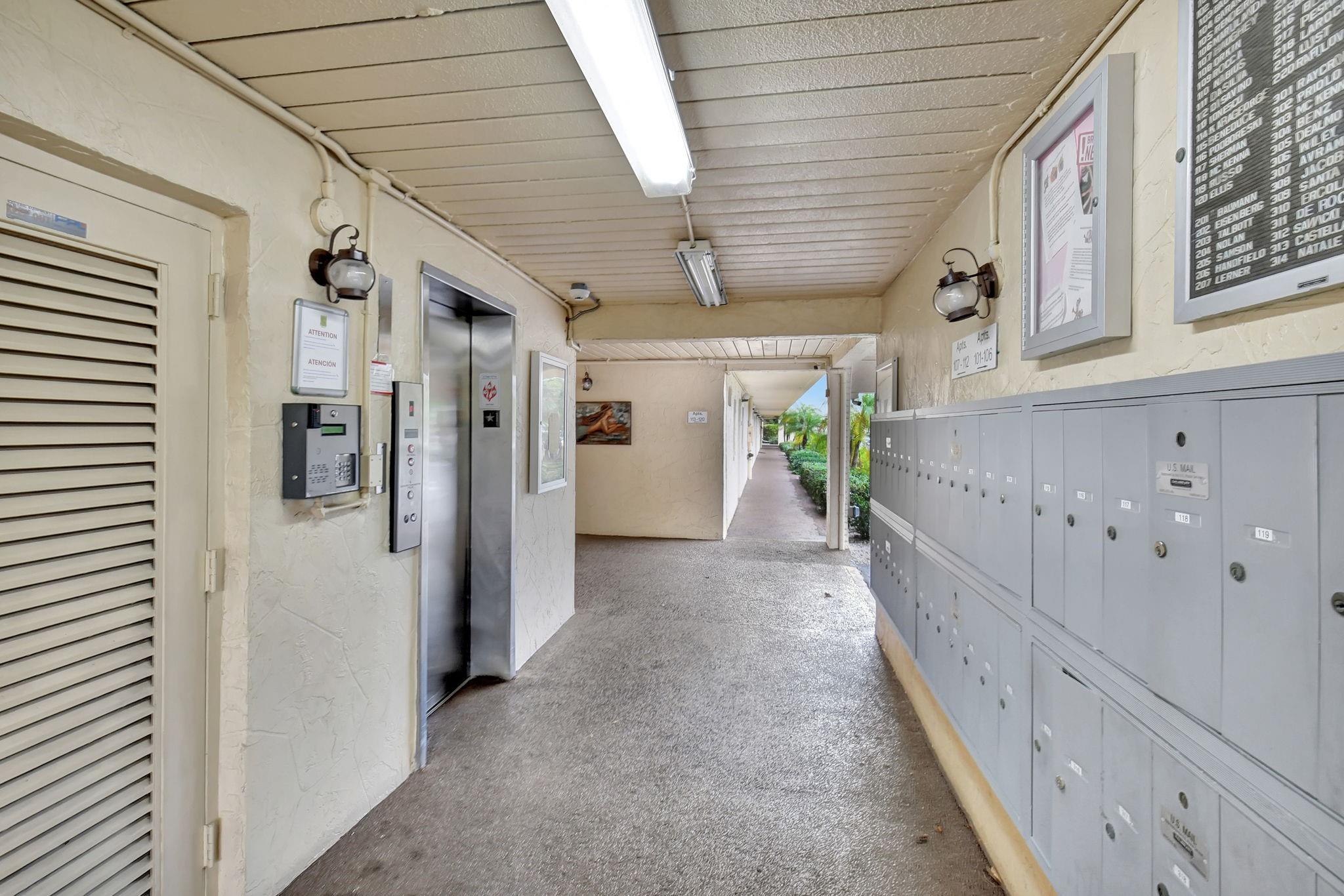 VILLAGE ROYALE GREENWOOD - Residential